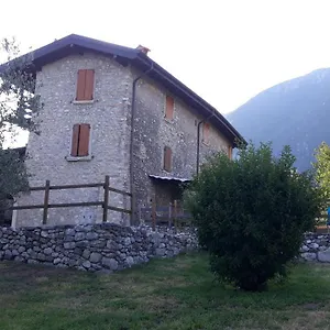  Ferienhaus Ca Dei Casai Apartment, Di Garda E Relax.